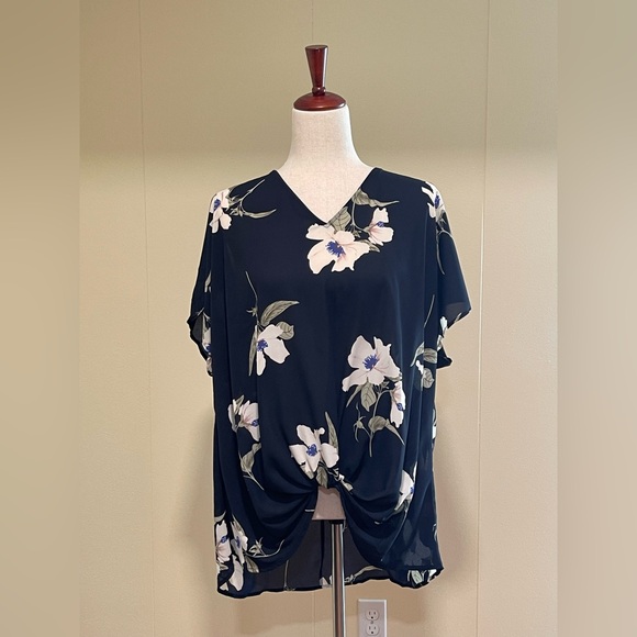 NWOT West Kei Women's Blouse Size 2X V-Neck Navy Blue Floral Semi-Sheer - Picture 2 of 5